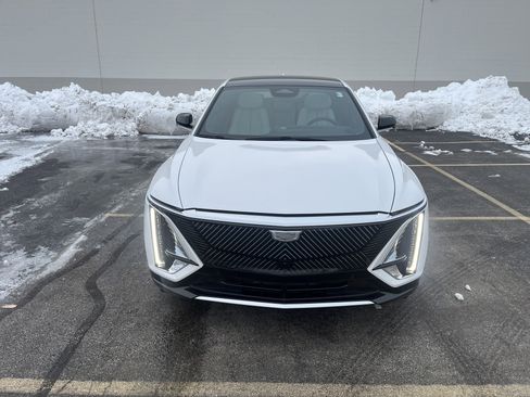 Used 2025 Cadillac Lyriq Luxury image 2