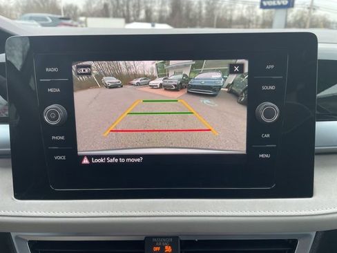 Certified 2025 Volkswagen Taos SE w/ Panoramic Sunroof Package image 22