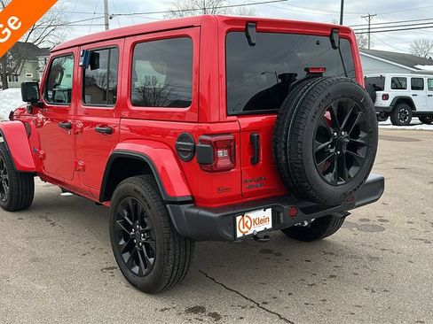 Used 2025 Jeep Wrangler Unlimited Sahara w/ Safety Group AWD/4WD image 6