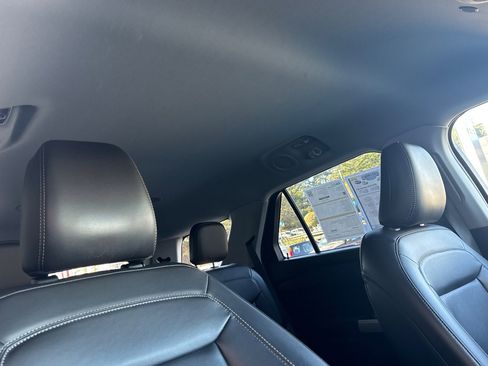 Certified 2022 Ford Explorer XLT w/ Equipment Group 202A image 18