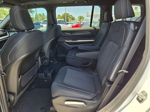 Used 2025 Jeep Grand Cherokee L Laredo AWD/4WD image 16