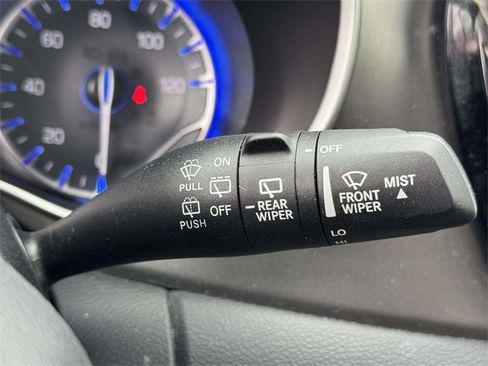 Used 2023 Chrysler Pacifica Touring-L image 13