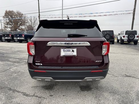Used 2022 Ford Explorer XLT w/ Equipment Group 202A image 4