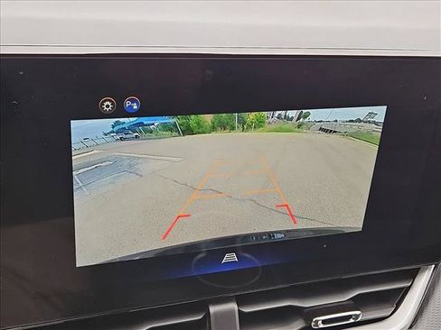 Used 2025 Chevrolet Equinox LT AWD/4WD image 14