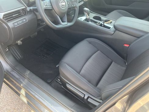 Used 2025 Nissan Altima 2.5 S FWD image 9