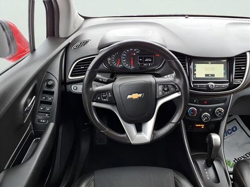Used 2017 Chevrolet Trax LT w/ LT Convenience Package image 14