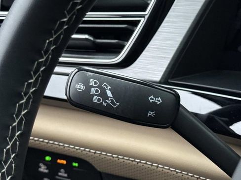 Used 2024 Volkswagen Atlas Cross Sport SE w/ Panoramic Sunroof Package image 27