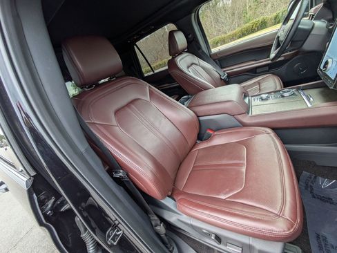 Used 2022 Ford Expedition Limited image 31