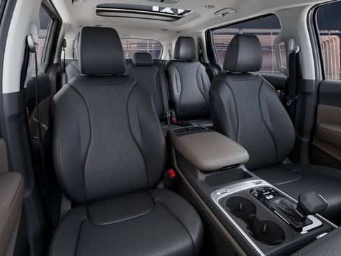 Certified 2026 Kia Carnival SX FWD image 15