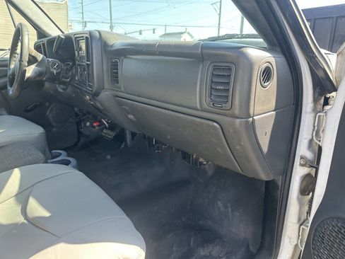 Used 2005 Chevrolet Silverado 3500 2WD Regular Cab image 16