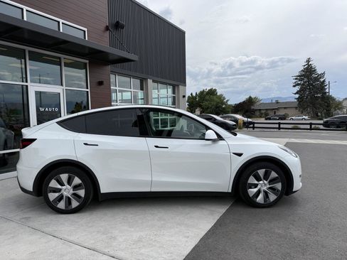 Used 2021 Tesla Model Y Long Range AWD/4WD image 9