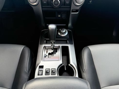 Used 2022 Toyota 4Runner SR5 Premium image 11