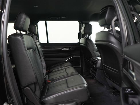 Used 2023 Jeep Wagoneer Series II AWD/4WD image 12