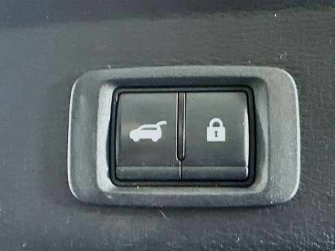 Used 2023 Mitsubishi Outlander SE image 32