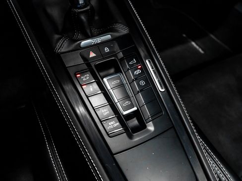 Used 2020 Porsche 718 Boxster Spyder image 31