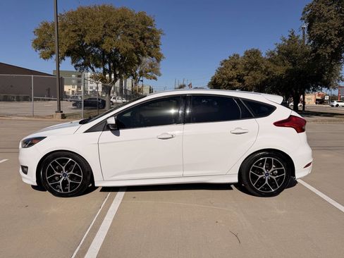 Used 2016 Ford Focus SE w/ SE Sport Package image 8