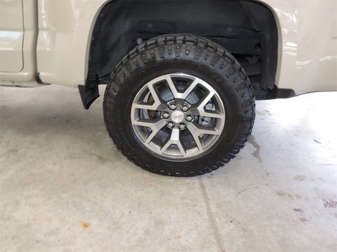 Certified 2022 GMC Canyon AT4 w/ Trailering Package image 9