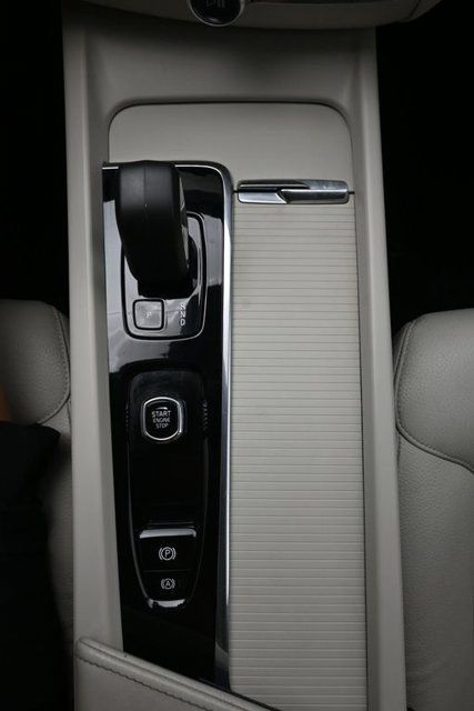 Used 2024 Volvo XC60 B5 Core w/ Protection Package Premier AWD/4WD image 11