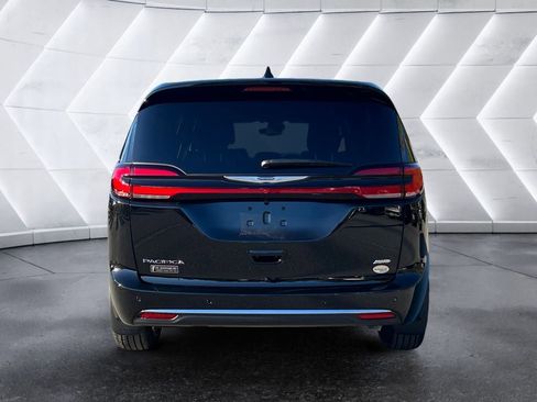 New 2026 Chrysler Pacifica Select image 5