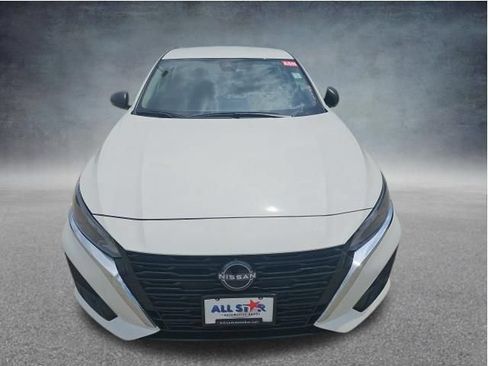 Used 2025 Nissan Altima 2.5 SV FWD image 2