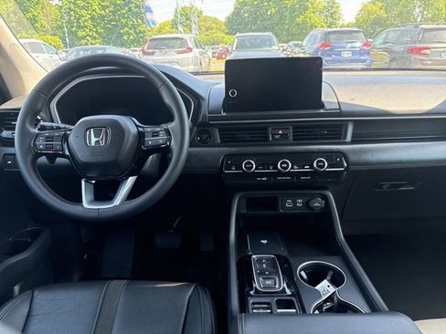 Used 2025 Honda Pilot EX-L image 8