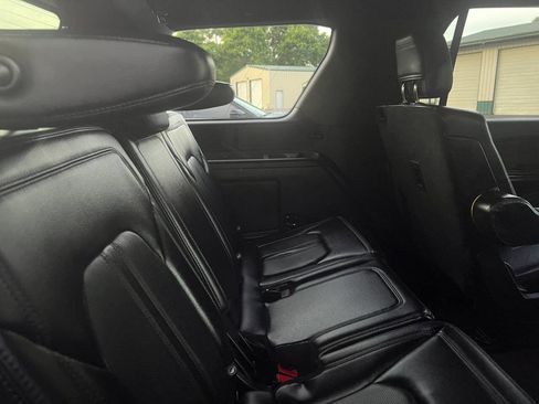 Used 2018 Ford Expedition Limited w/ Equipment Group 301A AWD/4WD image 14