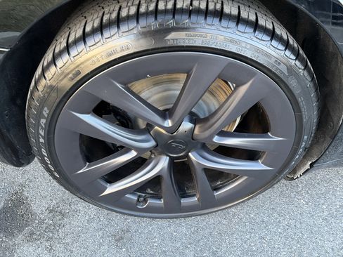 Used 2022 Tesla Model S Plaid image 22