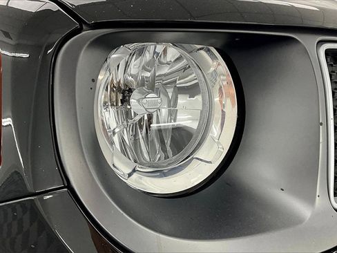 Used 2023 Jeep Renegade Limited image 29