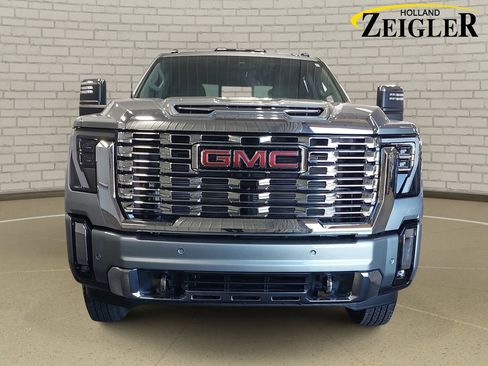 Used 2025 GMC Sierra 3500 Denali w/ Denali Reserve Package AWD/4WD image 2