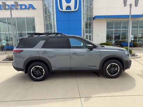 Used 2025 Nissan Pathfinder Rock Creek image 4