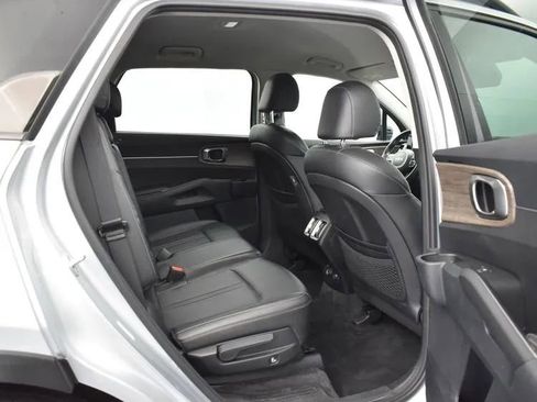 Used 2022 Kia Sorento S image 18