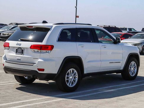 Used 2019 Jeep Grand Cherokee Laredo RWD image 4