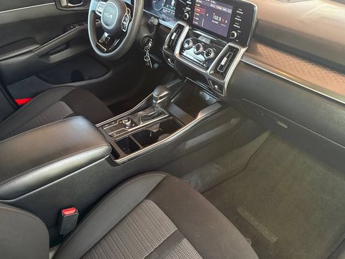 Used 2023 Kia Sorento LX AWD/4WD image 17