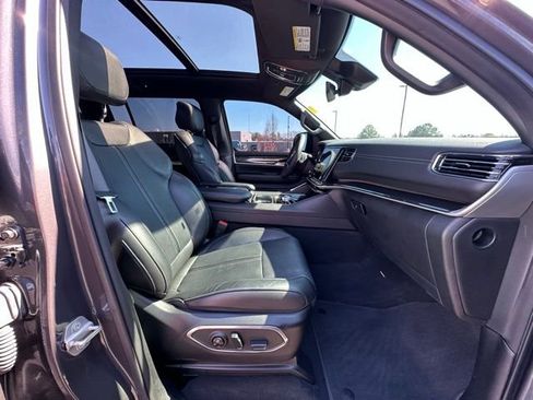 Used 2023 Jeep Wagoneer 4WD w/ Premium Group I image 32