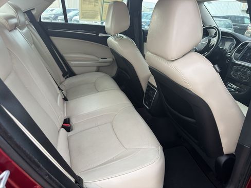 Used 2018 Chrysler 300 Limited RWD image 24