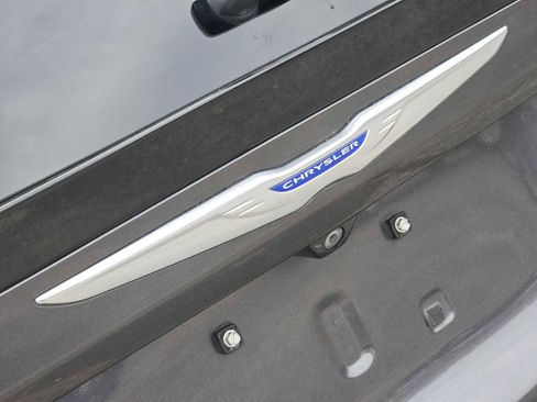 Used 2019 Chrysler Pacifica Touring-L Plus w/ Advanced Safetytec Group image 10