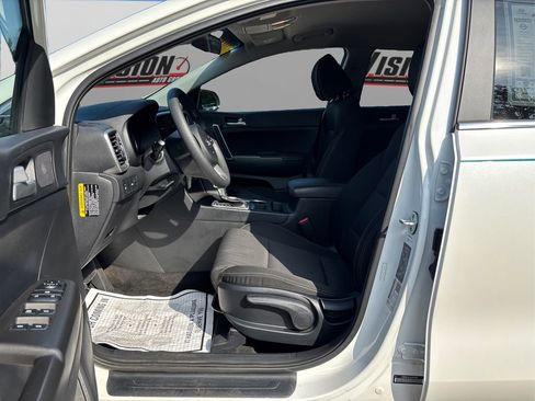 Used 2022 Kia Sportage LX image 9