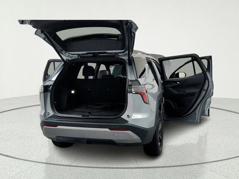 Used 2026 Chevrolet Equinox LT w/ Convenience Package II FWD image 12