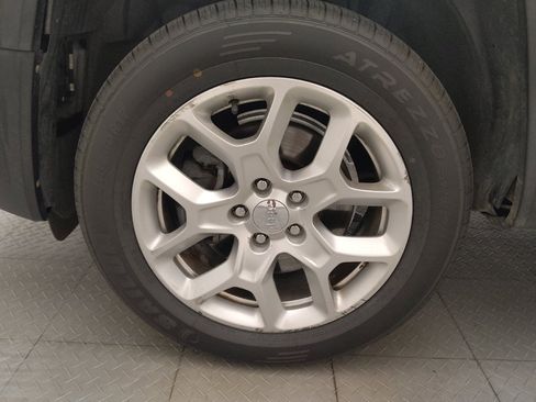 Used 2015 Jeep Renegade Latitude w/ Popular Equipment Group AWD/4WD image 31