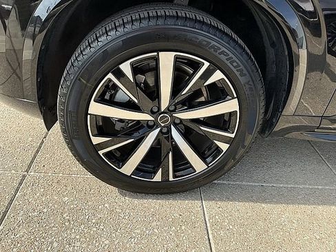 Used 2025 Volvo XC90 B5 Core image 12