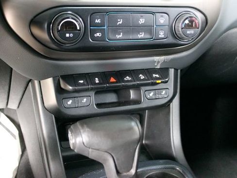 Used 2019 Chevrolet Colorado Z71 AWD/4WD image 19