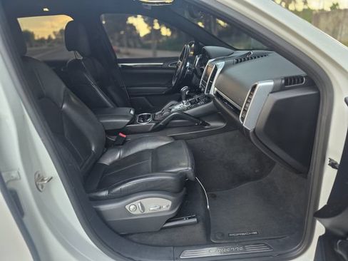 Used 2016 Porsche Cayenne AWD/4WD image 26