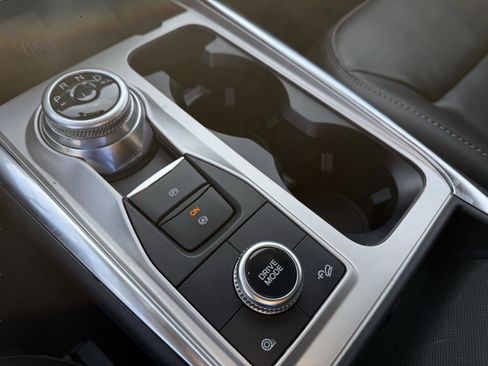 Used 2022 Ford Explorer XLT w/ Equipment Group 202A image 23