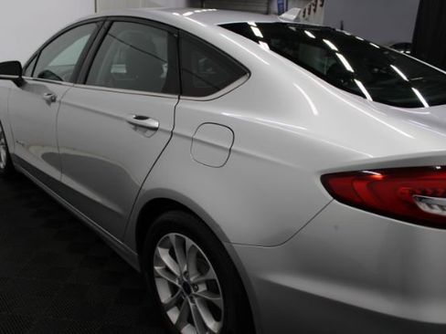 Used 2019 Ford Fusion SE image 8