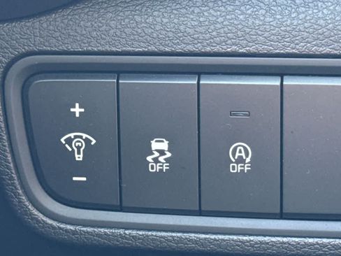 Used 2025 Kia Soul LX FWD image 12