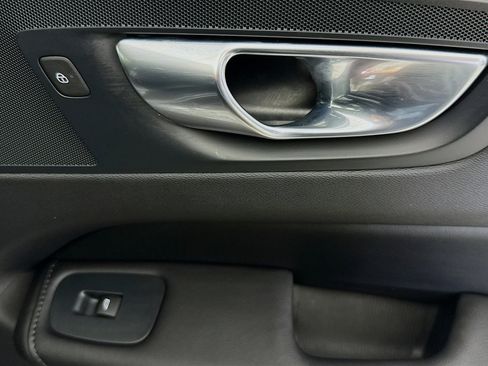 Used 2025 Volvo XC60 B5 Plus image 30
