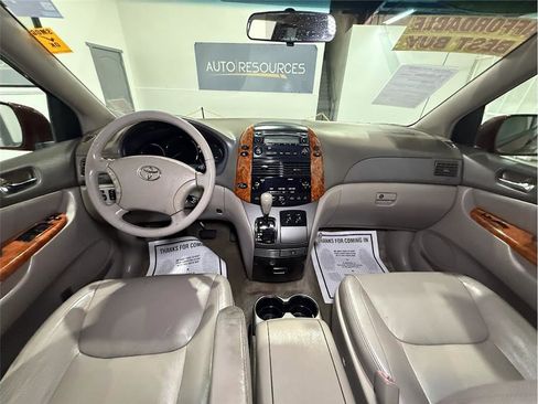 Used 2008 Toyota Sienna XLE image 17
