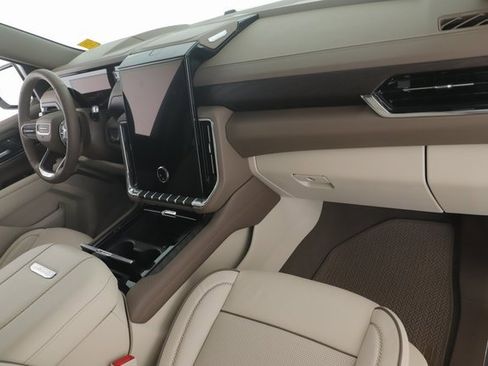 Used 2025 GMC Yukon Denali w/ Sun & Power Step Package image 37