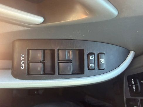 Used 2010 Toyota Prius Five FWD image 32