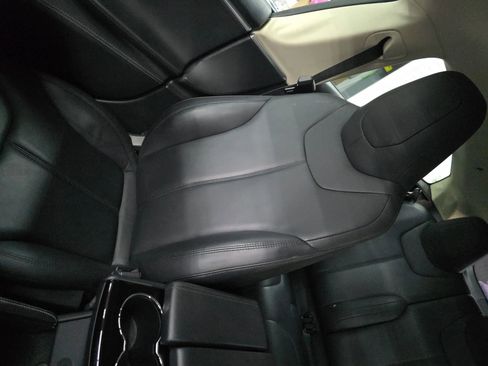 Used 2014 Tesla Model S 85 image 32